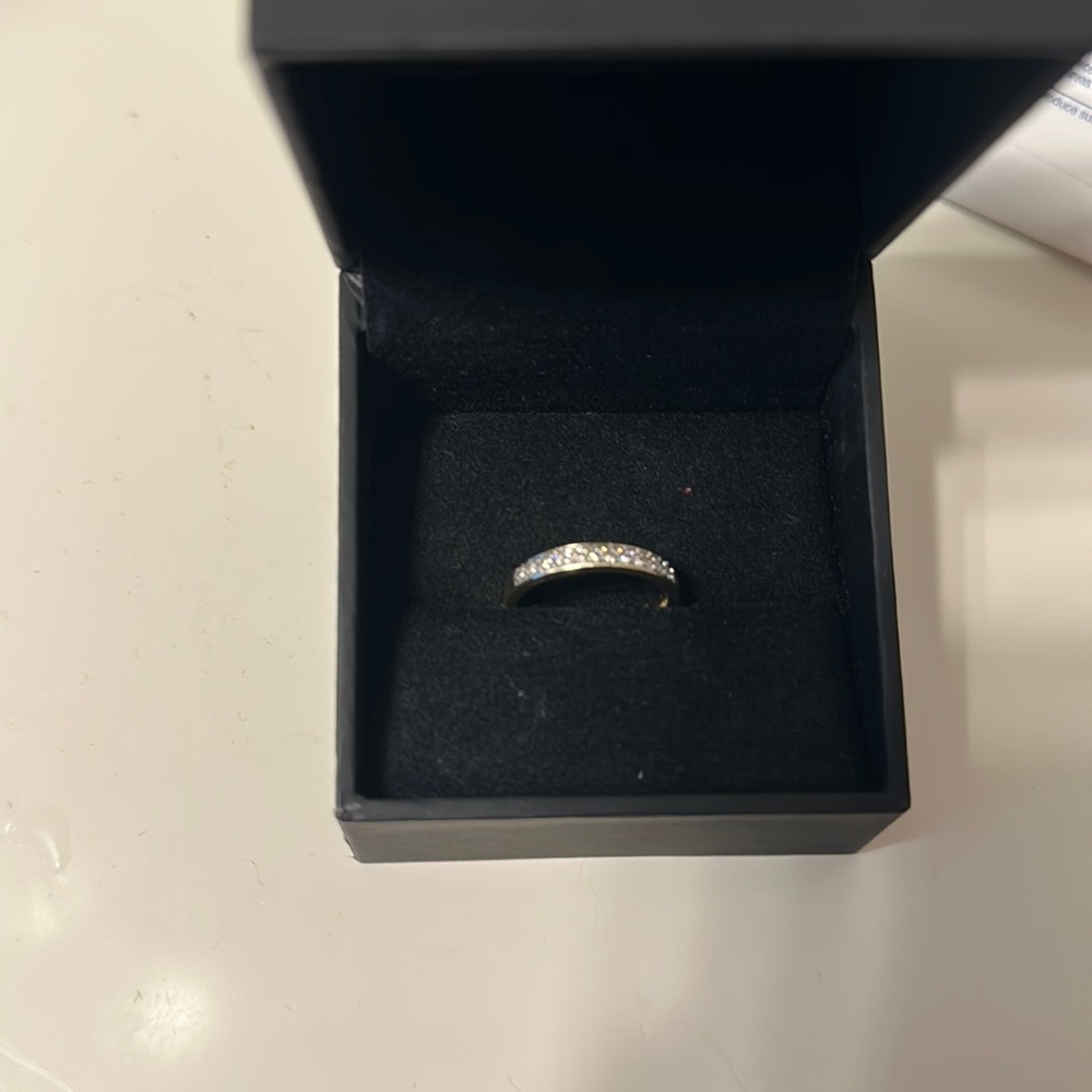Women’s 10k yellow gold and genuine diamond wedding band